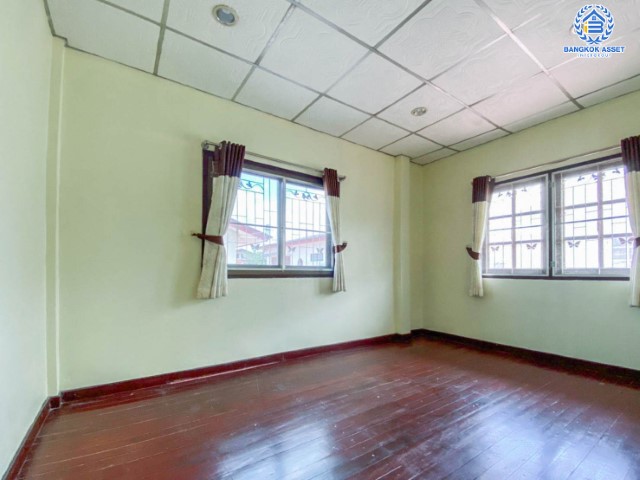 *****บ้านแฝดมือสองย่านกรุงเทพฯ ม.หลักสี่แลนด์ ดอนเมือง บนเนื้อที่กว้างขวางสุดๆ 35 ตร.ว. ฟังก์ชันจัดเต็ม 4 ห้องนอน 2 ห้องน้ำ 1 ที่จอดรถ แถมฟรี! 3 เครื่องปรับอากาศ 2 เครื่องทำน้ำอุ่น บนทำเลเดินทางสะดวก เพียง 20 นาทีก็ถึงสนามบินดอนเมือง ใกล้โรบินสัน ศรีสมาน, เมืองทองธานี และรถไฟฟ้า "สถานีดอนเมือง"